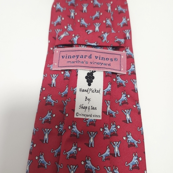 Vineyard Vines Mens Bull Bear Stock Market Wall Street Silk Red Neck Tie - Picture 4 of 5